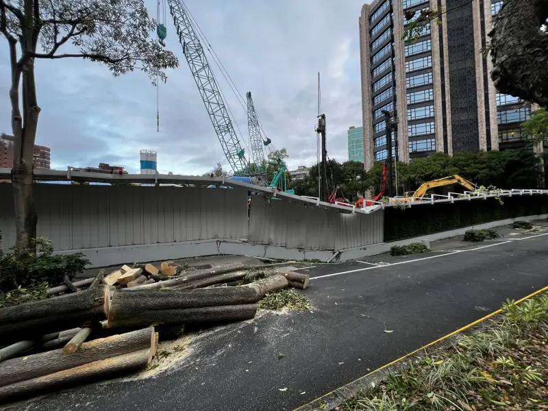 Insiden Penurunan Tanah Distrik Songshan Kota Taipei, Pemkot Taipei: Akan Didenda NT$180.000. 圖/NOW News