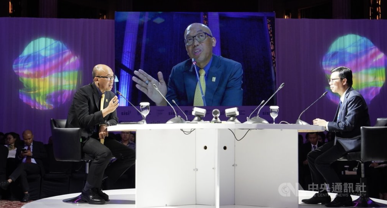 Direktur Transmisi dan Perencanaan Sistem PLN, Evy Haryadi menghadiri pertemuan data dan ekonomi yang digelar media Katadata, membahas kemungkinan PLN kerja sama dengan negara asing (foto: CNA)