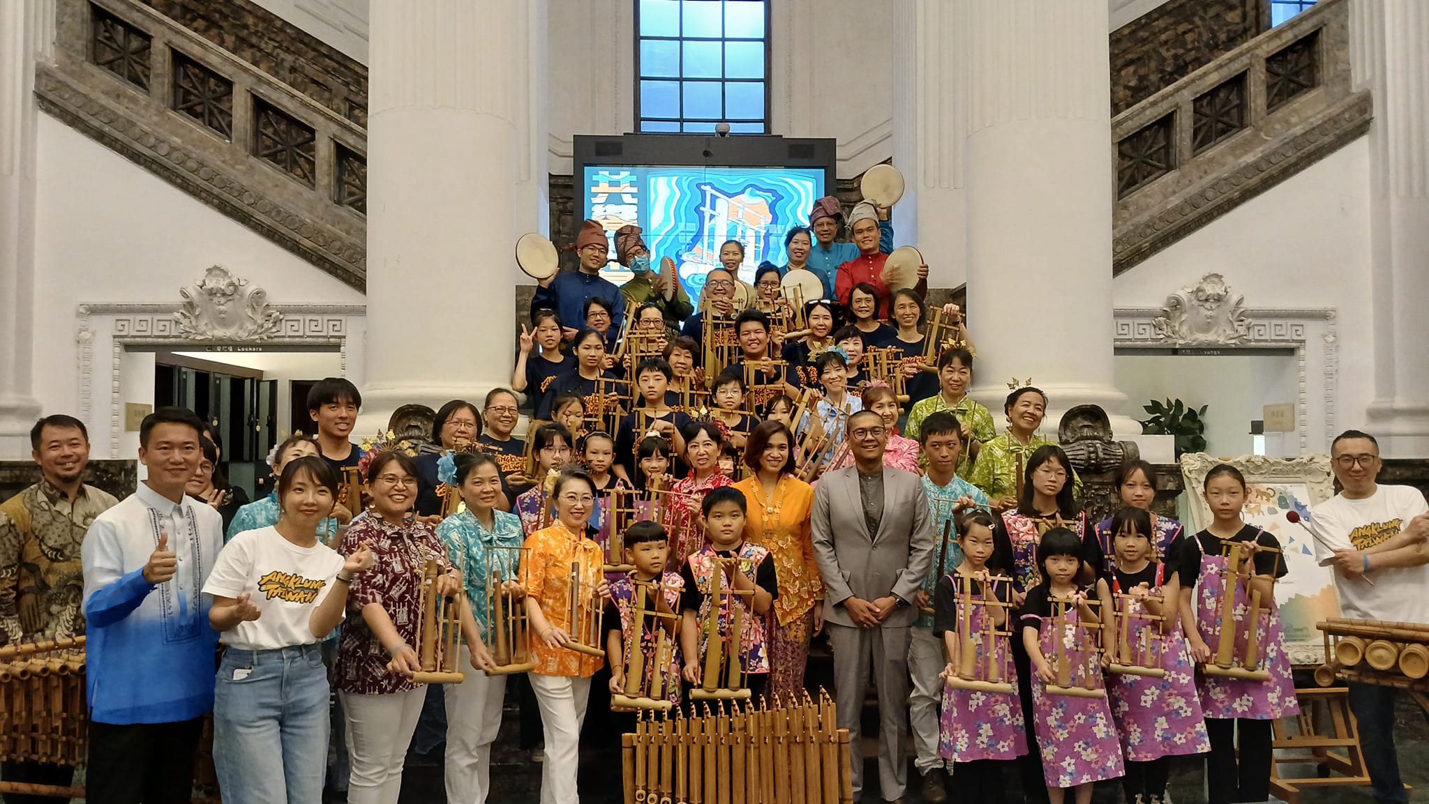 Para pengisi acara dalam Festival Musik Angklung perdana di Taiwan