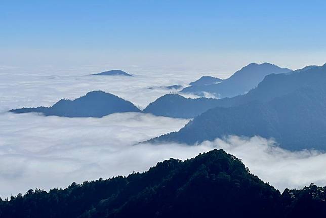 “Gunung Pelindung Taiwan” Membelokkan Taifun, CNN: Gaemi Dibuat Berkelok-kelok Seperti Bola Pingpong 圖/LINE TODAY