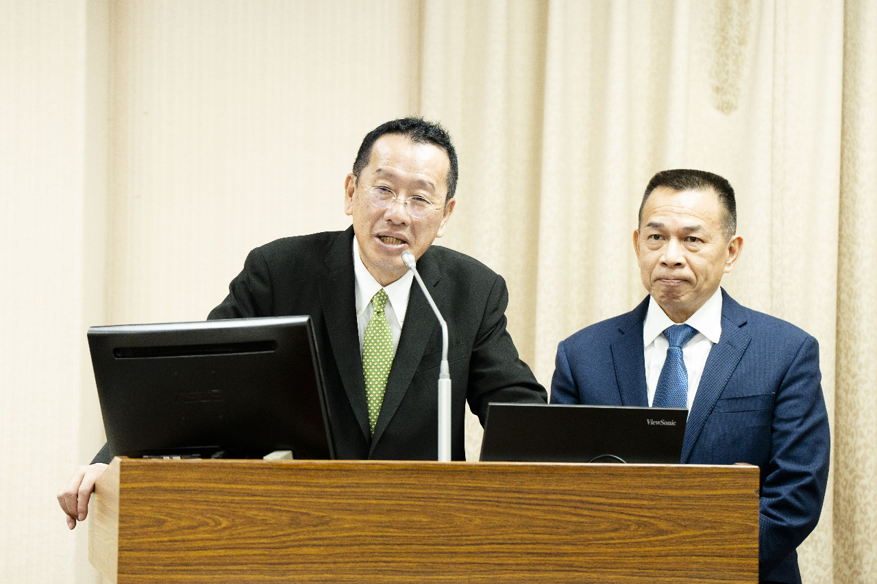 Menhan Wellington Koo saat memberi laporan, mengungkap niat RRT membentuk “Politik Internal Selat Taiwan