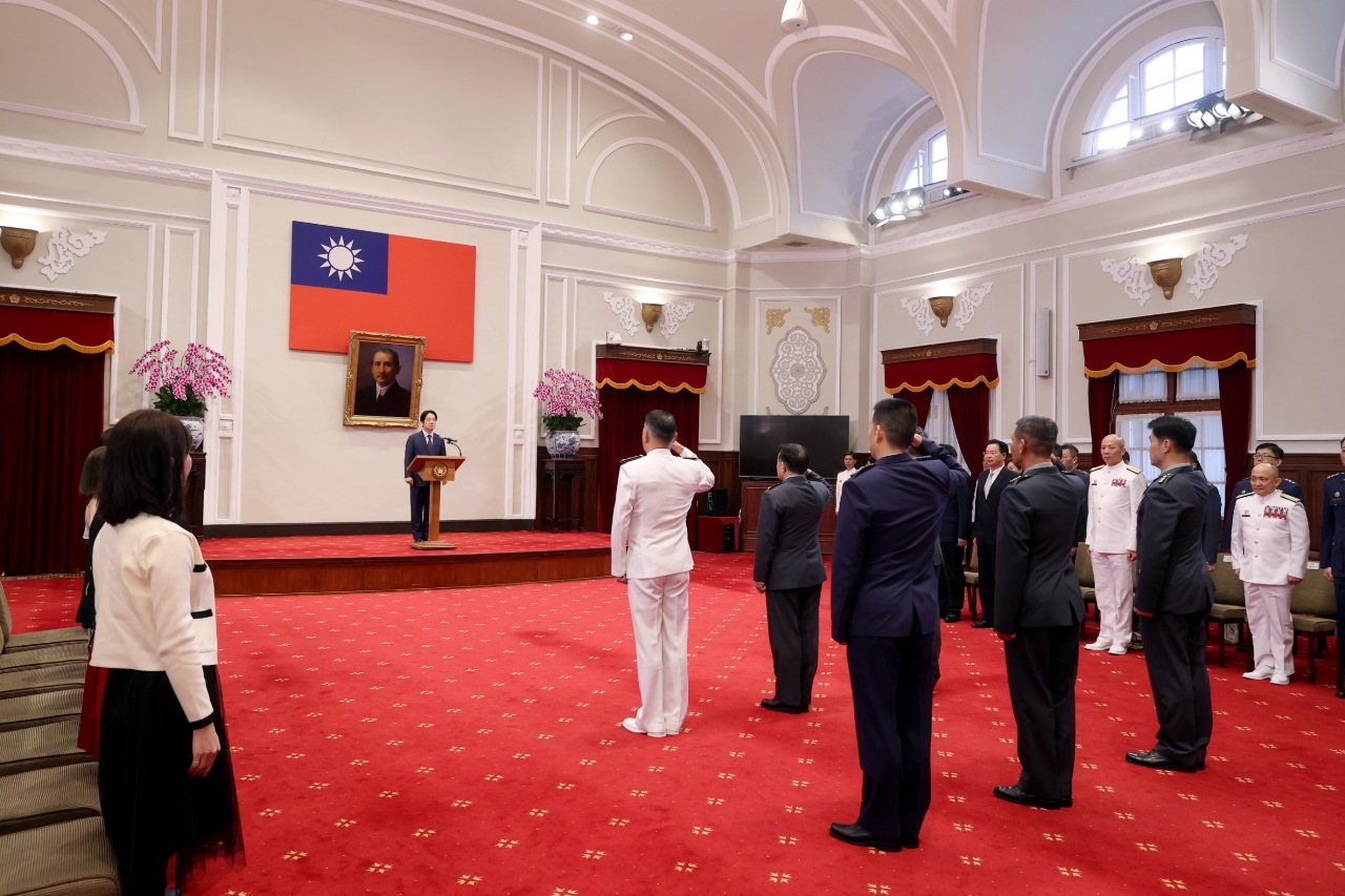 Presiden Memimpin Upacara Kenaikan Pangkat Perwira Tinggi, Tegaskan Komitmen untuk Mendorong Reformasi dan Meningkatkan Kemampuan Pertahanan.