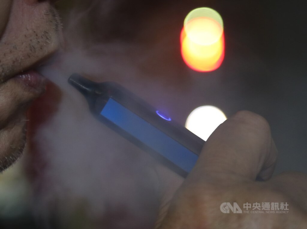 rokok elektronik (foto: CNA)