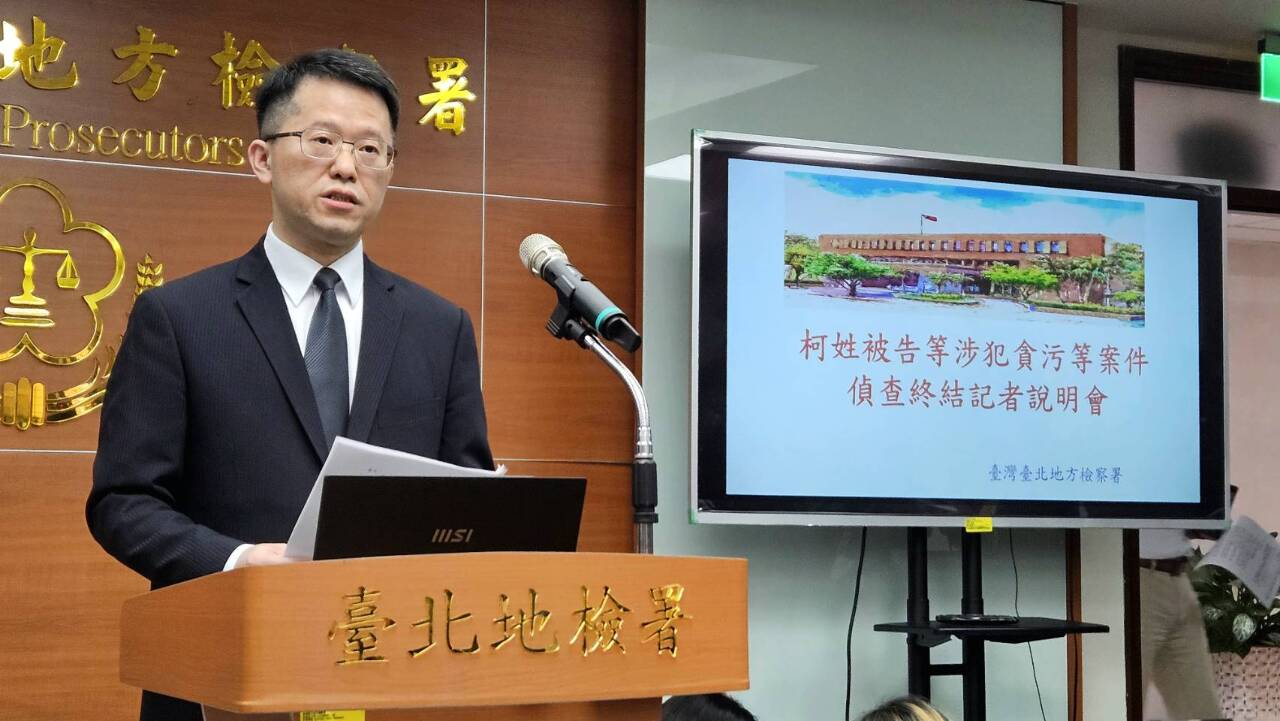 Direktur Penyelidik Kantor Kejaksaan Distrik Taipei Jaksa Gao Yi-shu melaporkan kasus pelanggaran Livinng Mall, penyelewengan dana sumbangan politik