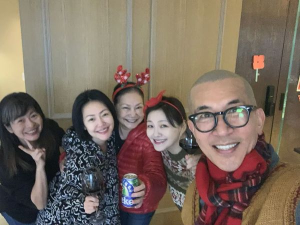 Barbie Hsu dan keluarga saat berada di Jepang (foto: FB Dee Hsu)