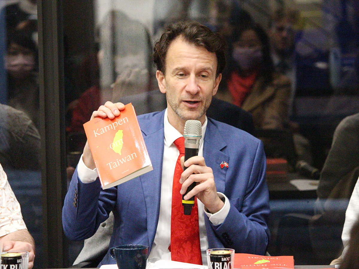 Executive Director Alliance of Democracies, Jonas Parello-Plesner beberapa hari yang lalu meluncurkan buku baru bertajuk “The Battle for Taiwan”