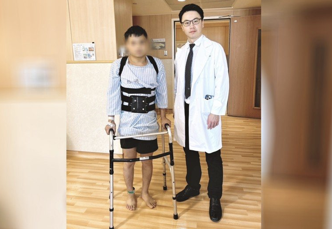 pekerja migran terjatuh dari ketinggian 4 meter, menjalani perawatan medis di Taichung Tzu Chi Hospital, hingga saat ini kondisinya semakin membaik. (foto: Taichung Tzu Chi Hospital)