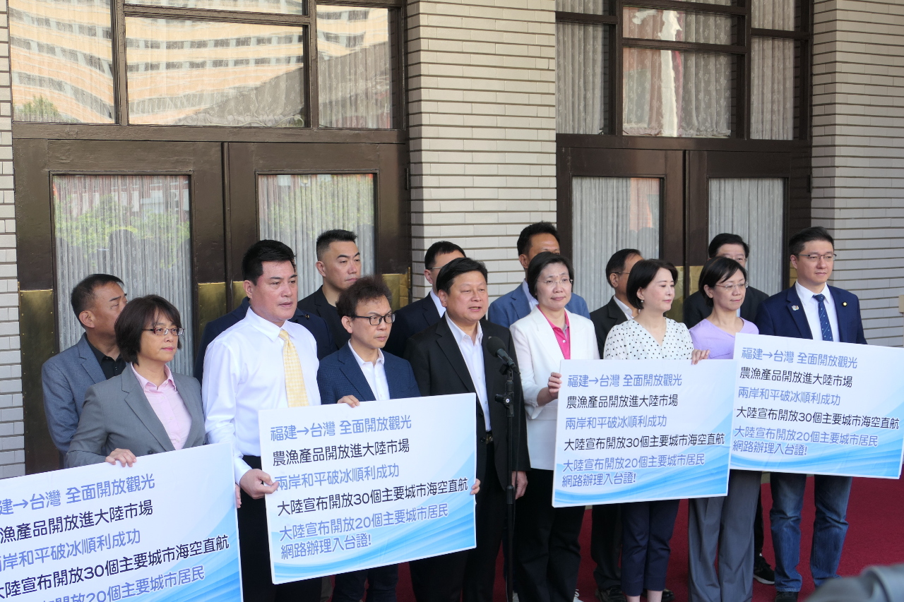 中国訪問を終えて帰国した野党、国民党の傅崐萁‧立法委員は、今回の訪問は8年途絶えた両岸交流にとって大きな一歩だと述べた。（写真：Rti）