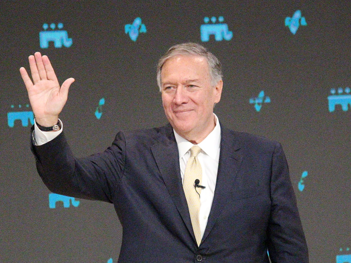 頼清徳・新総統が20日の就任演説で述べた対中国政策が話題を呼んでいる。これについて、現在台北を訪問中のアメリカのマイク・ポンペオ前国務長官（写真）は21日、台湾海峡の緊張は侵略から逃れるために自らを守ろうとしている人たちが引き起こしたものではなく、中国の政治指導者である習近平氏が招いたものだ。これを誤解してはいけないと指摘した。（写真：Rti 王照坤）