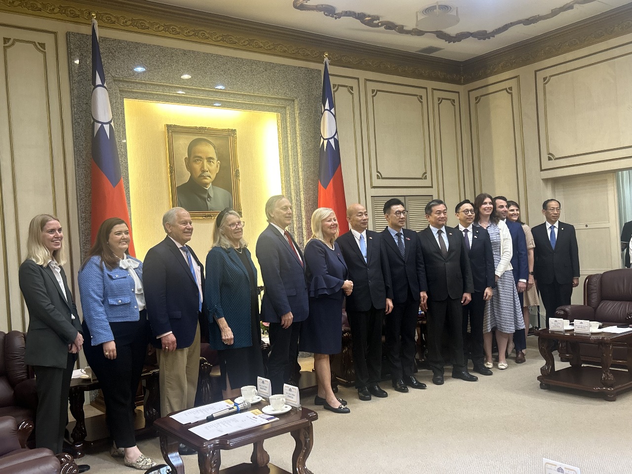 米連邦下院の訪問団、立法院を表敬訪問-ニュース-財団法人中央廣播電台(中央放送局)ニュース・番組制作、放送に関する規約