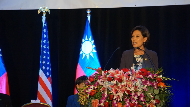 南ア政府が台湾に対し、代表処の移転を再度要求している件について、情報筋によると、アメリカ連邦議会では、上下院の外交委員会のアフリカ小委員会の委員長、国土安全保障特別委員会、外交委員会アジア太平洋小委員会など多くの大物議員らが台湾への支持を表明しているという。下院外交委員会アジア太平洋小委員会のヤング・キム(Young Kim)下院議員は、「南ア政府は中国への服従から脱却しなければならない。自身は台湾と共にあり、中国の威嚇に抵抗していく」と強調した。(写真：資料写真、CNA)