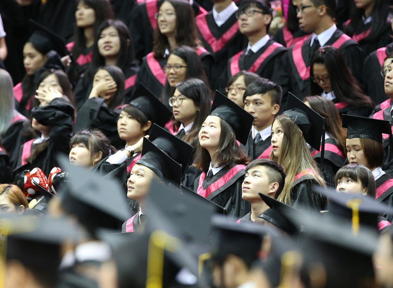 (자료사진) 대학 졸업식. -사진; CNA DB