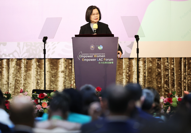 국제협력발전재단은 오늘(2/15) 타이베이에서 ‘우먼 파워 – 라틴아메리카 포럼 및 성과전’ 개막식을 거행했다. 개막식 치사를 하는 차이잉원(蔡英文) 총통. -사진: CNA