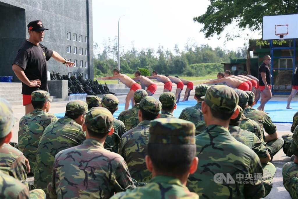 중화민국 국방부는 어제(5일) ‘지원병 모집 훈련 실시 방법’ 제4조, 제8조 개정 초안을 예고해 지원병의 신체조건을 완화할 것이라고 밝혔다. - 사진: CNA