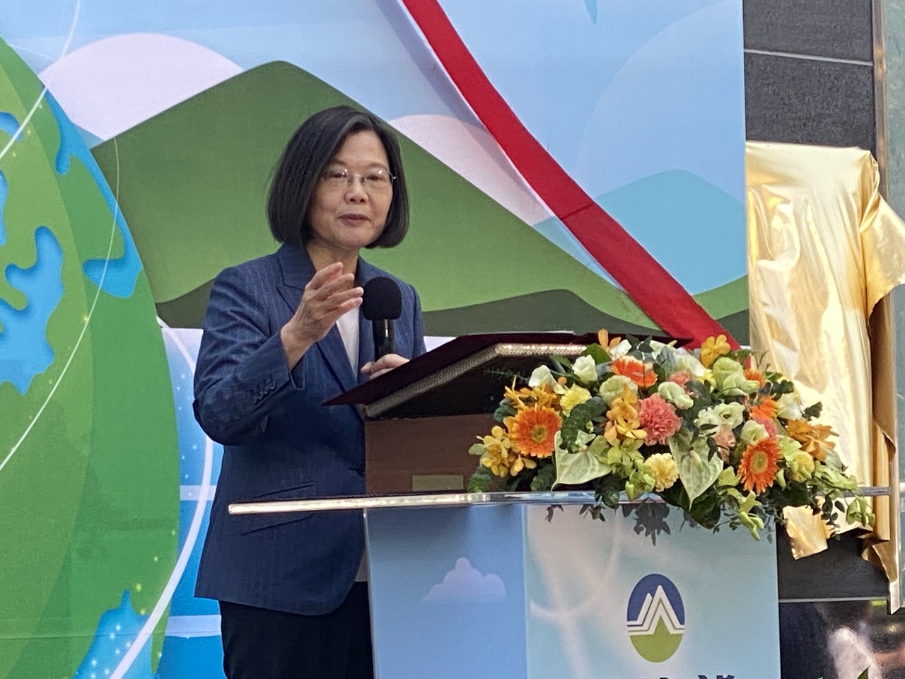 차이잉원 총통은 22일 환경부 현판식에 참석해 치사하고 있다. – 사진: RTI