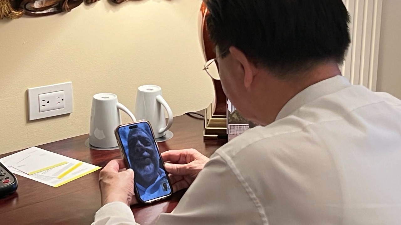 대통령 취임식 참석차 과테말라를 방문 중인 우쟈오세이(吳釗燮) 중화민국 외교장관은 15일 중화민국의 카리브해 우방 세인트 빈센트 그레나딘의 랠프 곤살베스 총리와 영상통화를 진행했다. – 외교부 제공