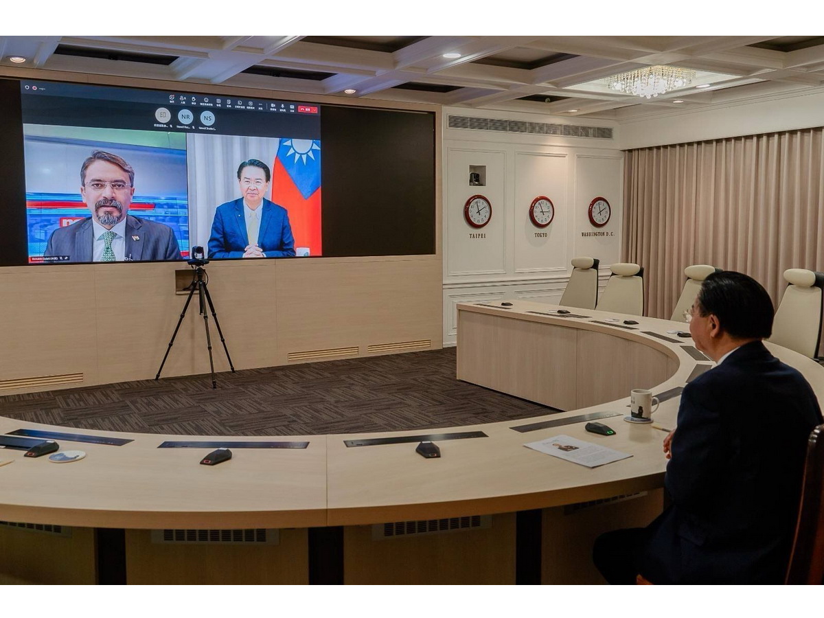 타이완과 인도가 며칠 전 외국인 노동자 협력 양해각서를 체결한 가운데, 우쟈오시에(吳釗燮) 외교부 장관이 인도 언론 뉴스 엑스(News X)와의 인터뷰에서 인도는 세계 최대 민주국가이며 국민들은 근면하다고 언급했다. - 사진: 외교부 제공