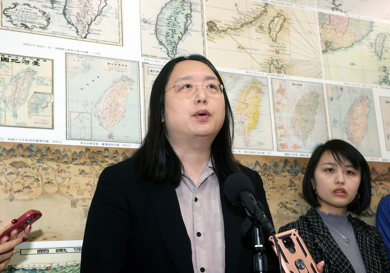 탕펑(唐鳳) 중화민국 디지털부장은 민주주의 정상회의에 초대되어 사전녹화 형식으로 참석했다. 탕펑은 20일 입법원 인터뷰에서 AI, 가짜뉴스 위협에 대한 타이완의 대응을  전세계와 공유할 수 있어 감사하다고 밝혔다. - 사진: CNA