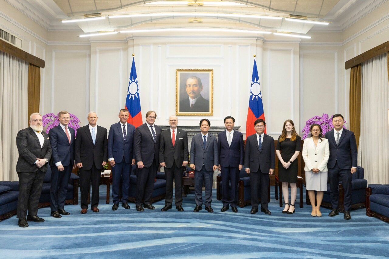 라이칭더 총통은 18일 총통부에서 워싱턴 기반 싱크탱크 대서양협의회 ‘범태평양 고위급 방문단’을 접견했다. – 사진: 총통부 제공