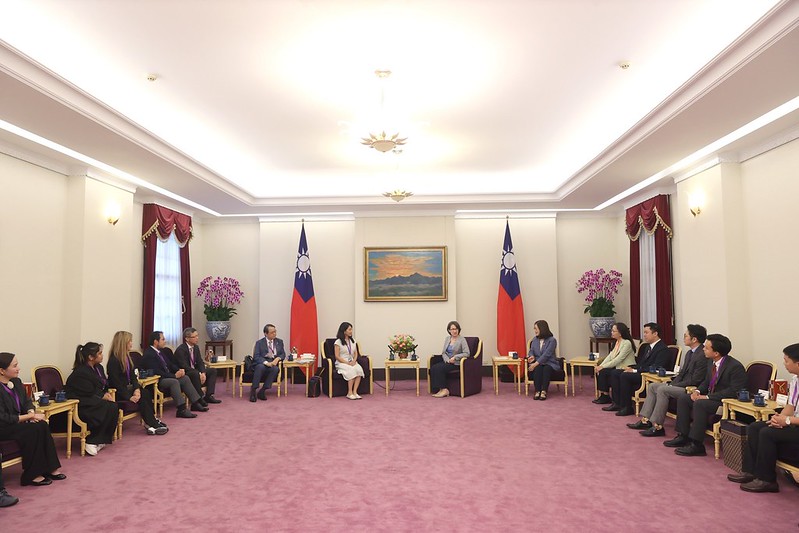 샤오메이친 부총통이 7일 총통부에서 2024 타이완 국제 해양 포럼의 구성원들과 접견했다. [사진= 총통부 제공]