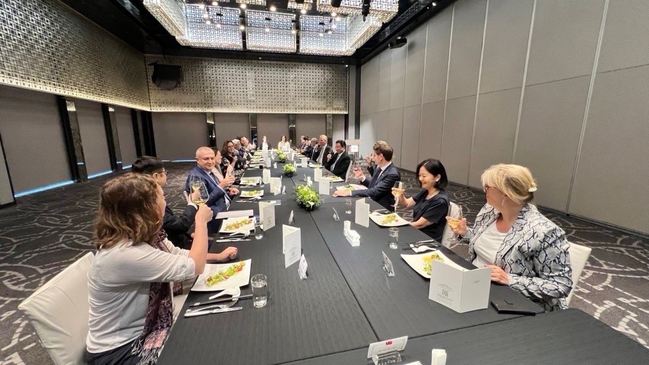 국가안전회의 사무총장 우쟈오시에(吳釗燮)는 10월29일 네덜란드 하원의원 대표단과 회견했다. -사진: 국가안전회의 제공