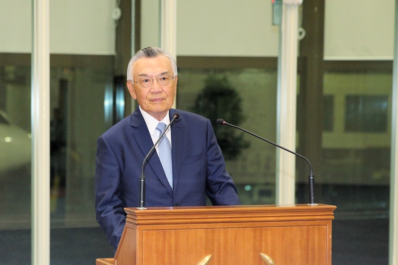 페루 수도 리마에서 열리는 2024 아시아태평양경제협력체(APEC) 타이완 정상 대표 린신이(林信義)가 어젯밤(11/12) 출국했다. -사진: CNA