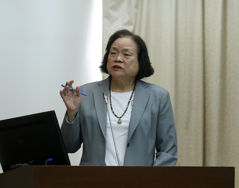 트럼프 미 대통령 당선인의 추가 관세 부과 발언이 타이완 경제성장률에 어떤 영향을 미칠지 주목되는 가운데, 천수즈(陳淑姿) 행정원 주계총처장은 28일 입법원 재정위원회 질의에서 미국의 관세조치가 타이완에 미치는 영향은 2026년 이후에나 나타날 수 있다고 잠정 평가했다며, 그 때 추산하겠다고 밝혔다. - 사진: CNA