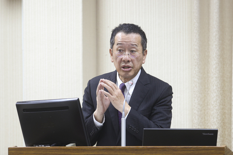 국방장관 구리슝(顧立雄)은 3월19일 입법원 외교 및 국방위원회에 출석해 국방정책 4개년 검토 보고서 관련 답변을 하고 있다. -사진: CNA