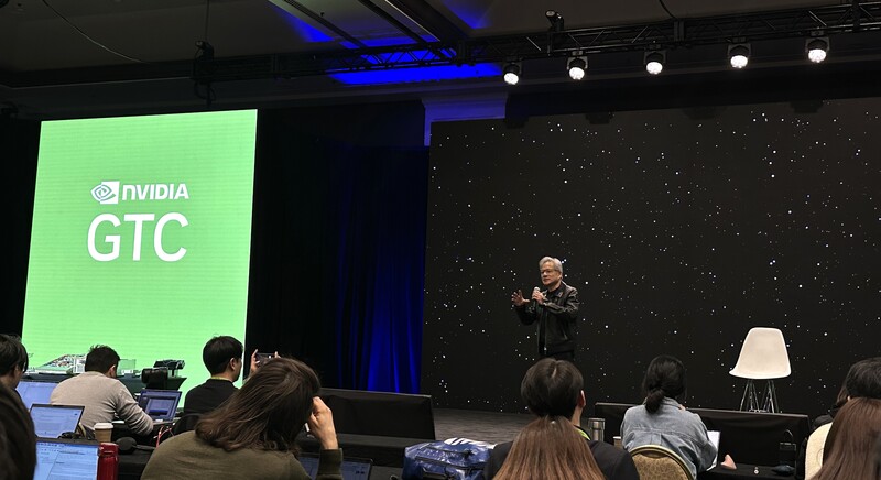 엔비디아 연례 개발자 회의 ‘GTC 2025’ 기자회견에 참석한 젠슨 황 엔비디아 CEO - 사진: CNA