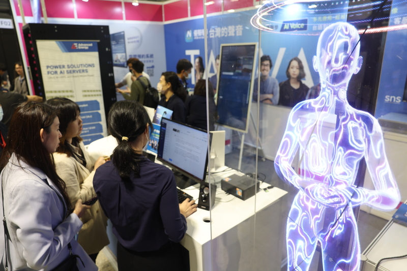 ‘AI EXPO Taiwan 2025’ (2025년 제4회 타이완 인공지능 엑스포)가 3/26 타이베이 위안산(圓山)화훼박람회장에서 3일 간의 일정으로 개막했다. -사진: CNA