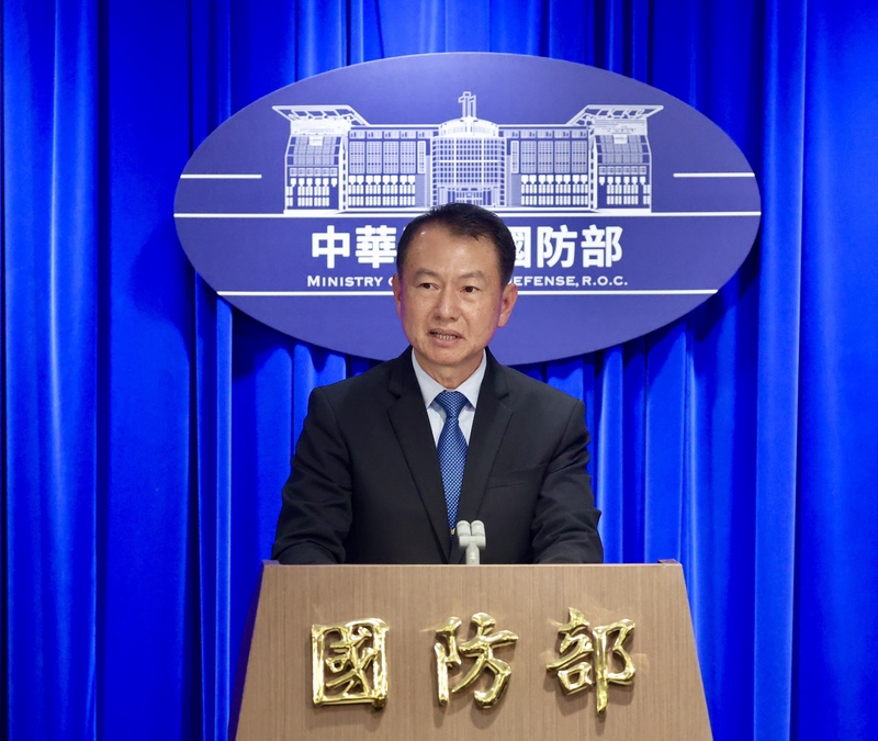 국방부는 2일 기자회견을 통해 올해 한광 41호와 2025 지방 회복탄력성(전국민방위동원) 훈련 계획을 발표했다. 선웨이즈(沈威志) 물자동원처 처장이 전국민방위동원 훈련에 대한 정보를 발표하고 있다. - 사진: CNA