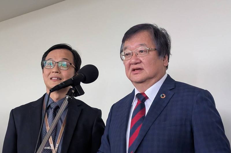 추타이위안(邱泰源, 우) 위생복리부 장관 - 사진: CNA