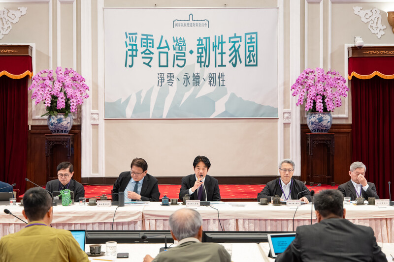 라이칭더 총통(가운데)이 24일 제4차 국가기후변화대책위원회에서 2050 넷제로 전환은 타이완의 확고한 목표로, 어떠한 변화도 없을 것이라고 강조했다. - 사진: CNA