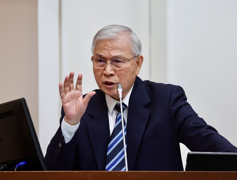 양진룽(楊金龍) 중앙은행 총재는 8일 입법원 재정위원회 준비위원회의 질의에서 "미국의 주요 초점은 여전히 관세에 있으며, 타이완은 미국으로부터 뉴타이완달러의 평가절상을 요구받는 압력을 받지 않았다"고 밝혔다.- 사진: CNA