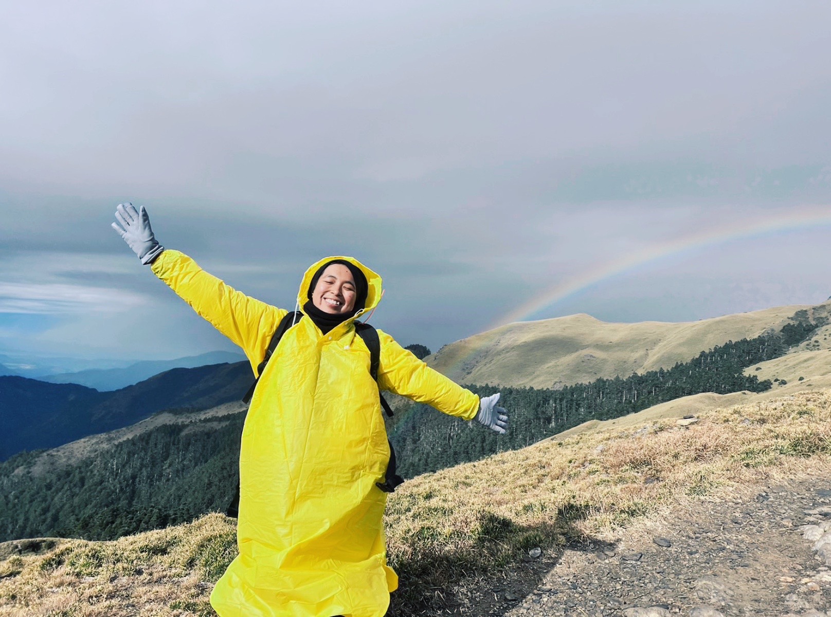 Nurul menikmati Keindahan alam Taiwan pada masa lapangnya.
