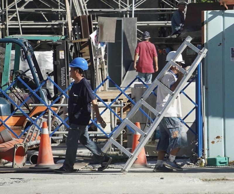 Labor groups held a joint press conference urging the government to raise the national minimum wage by more than 3.5%. (Photo: CNA)