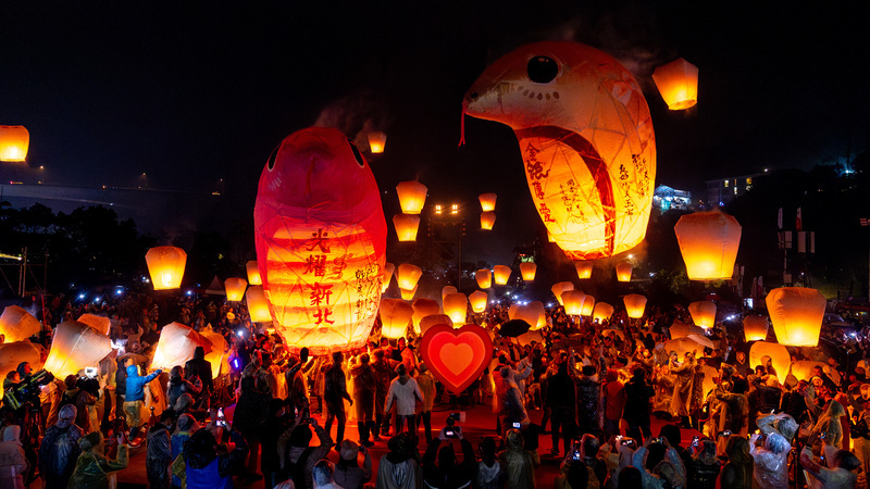 Two large snake-shaped lanterns at the Pingxi Sky Lantern Festival. (Photo: CNA)