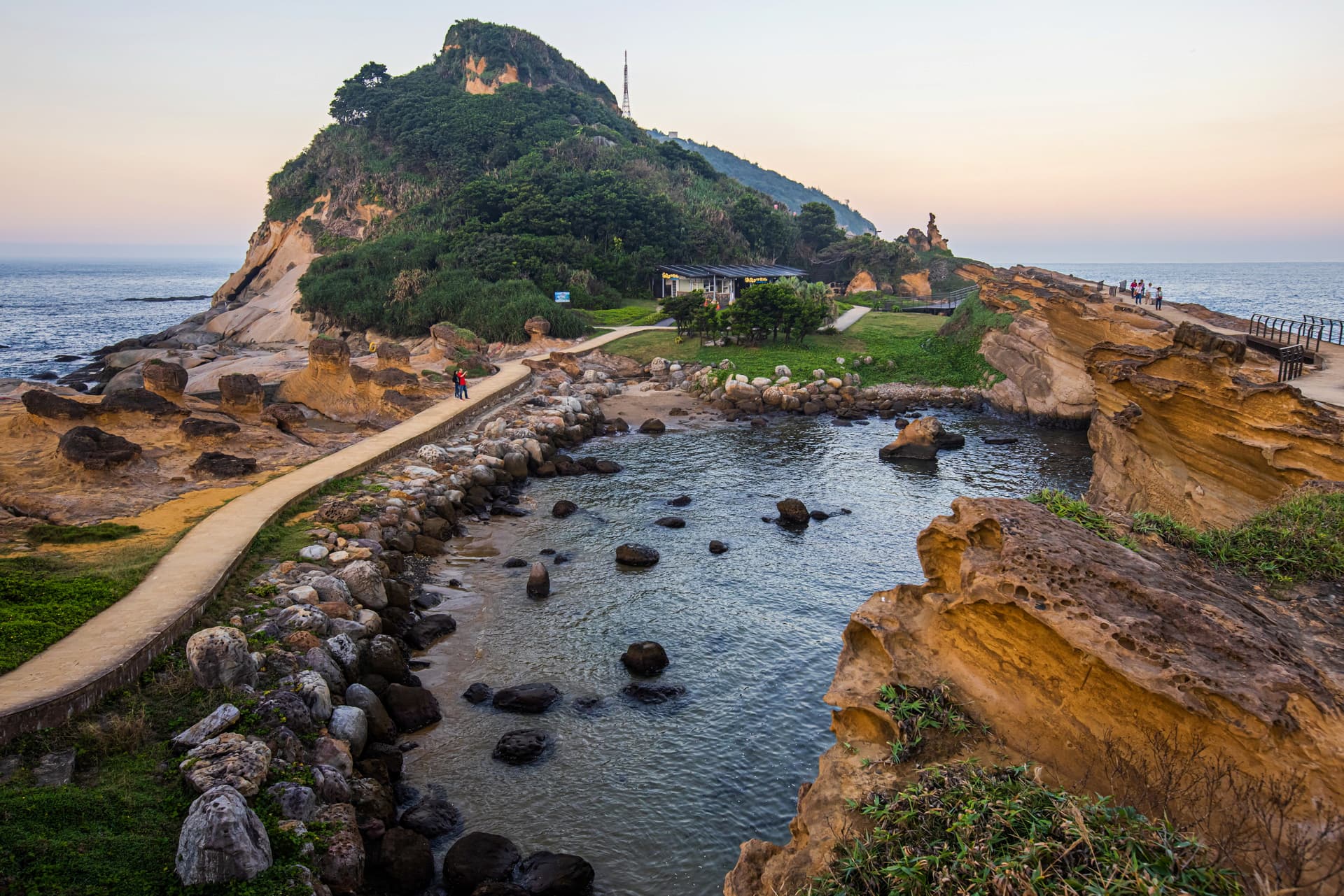 Jinshan, Wanli coast, photo from New Taipei Travel