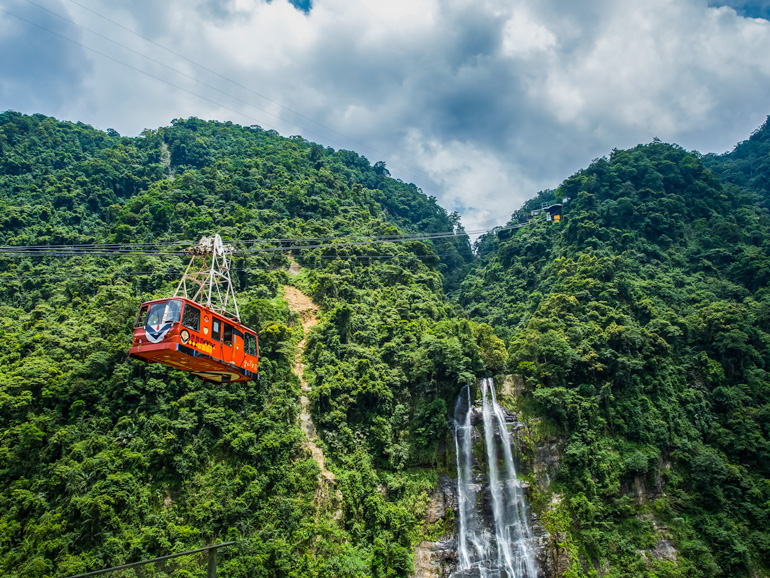 Wulai cable car and waterfall (Photo: Taiwan Everything)