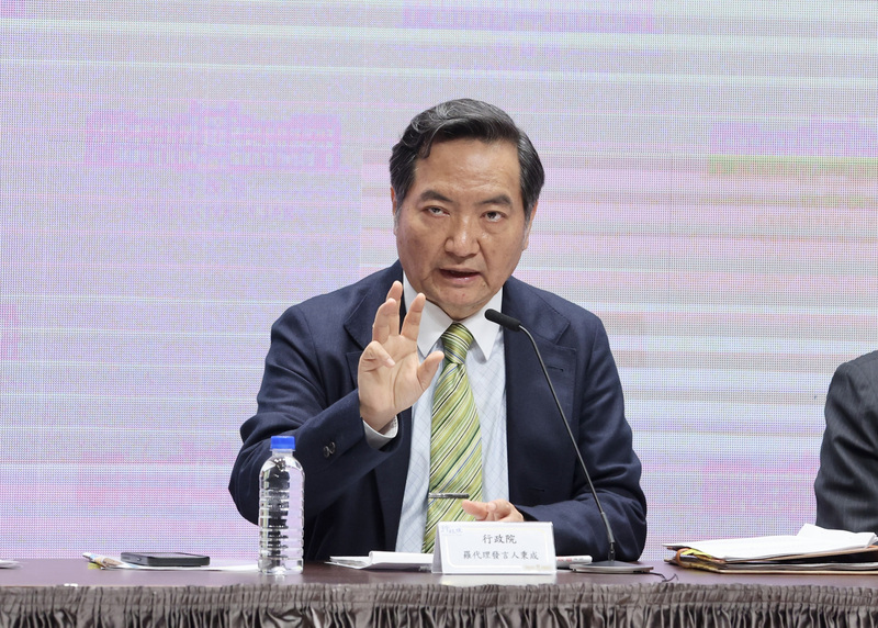 Пресс-секретарь Исполнительного Юаня Ло Бин-чэн.