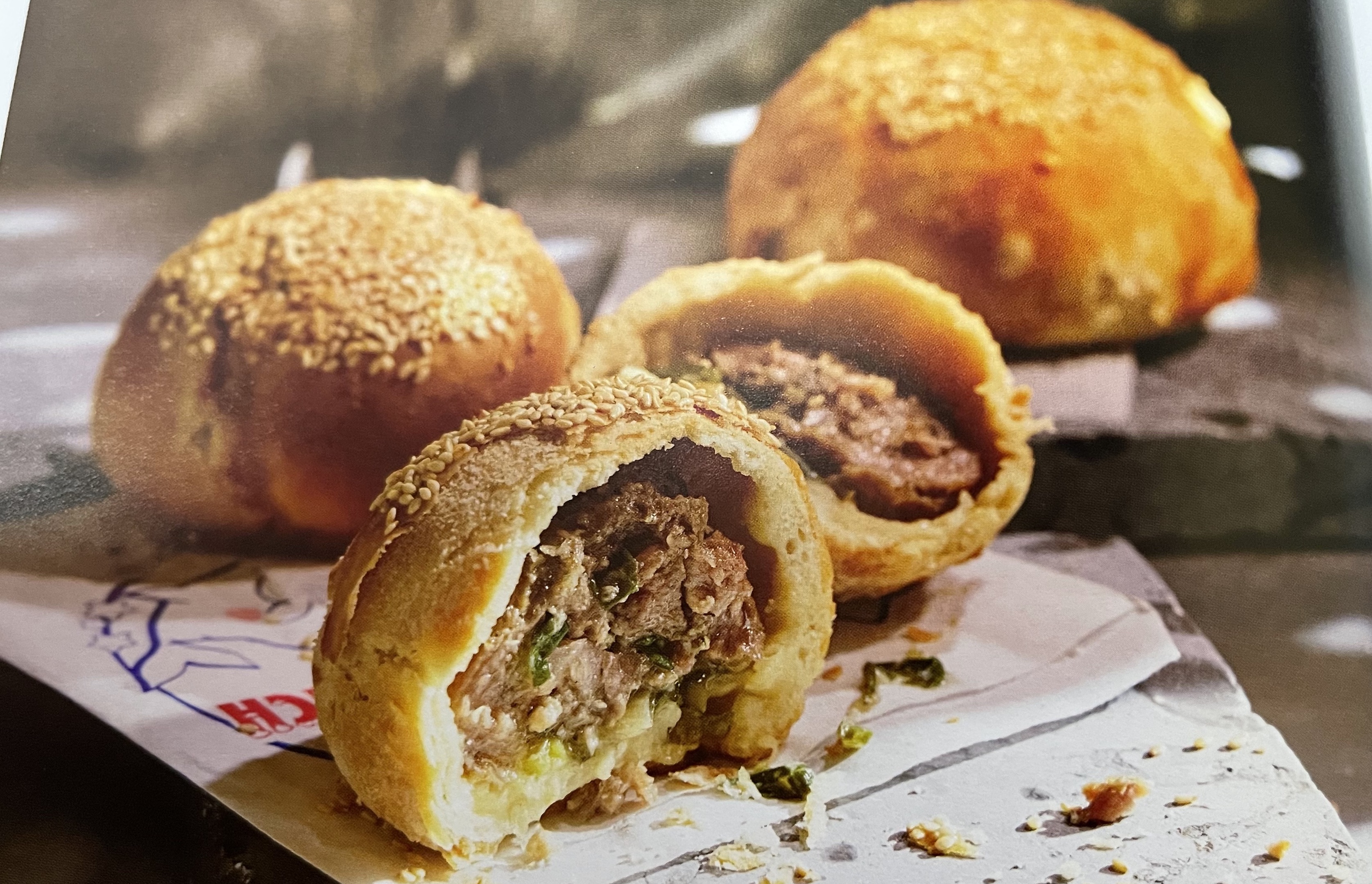 Фотография пирожков со свининой и чёрным перцем в книге 