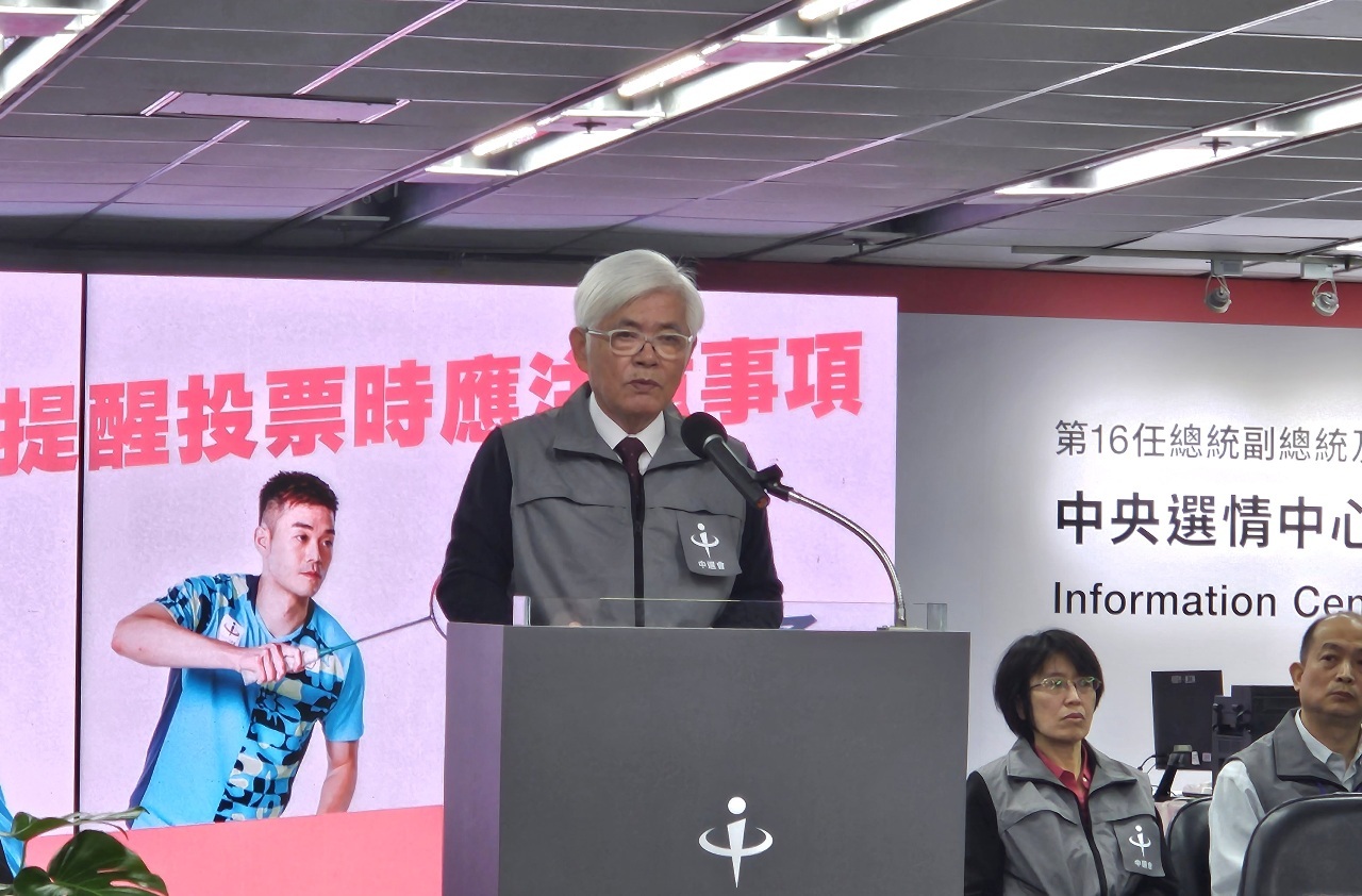 Глава Центризбиркома Ли Цзинь-юн. Фото: CNA