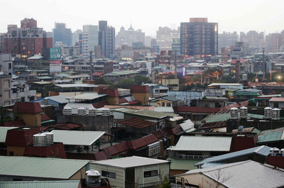 政府推動危險老舊房屋重建，但進度非常緩慢。(資料照片/中央社)