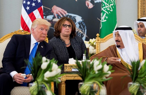 圖為美國總統川普(Donald Trump)與沙烏地阿拉伯國王薩爾曼(Salman)2017年會談。(AFP)