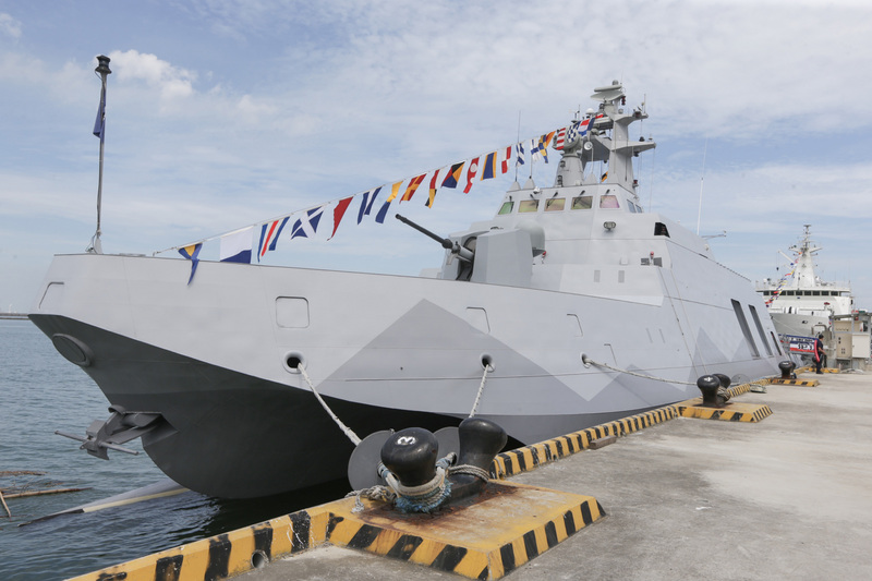 海軍司令部將於17日首次在台北港舉辦「國防知性之旅暨敦親睦鄰開放參觀活動」，海軍支援最新的沱江艦（如圖），搭配錦江級飛彈巡邏艦和光華六號飛彈快艇，海巡署也出動宜蘭艦，民眾將可以上艦參觀。<br />(圖：中央社)
