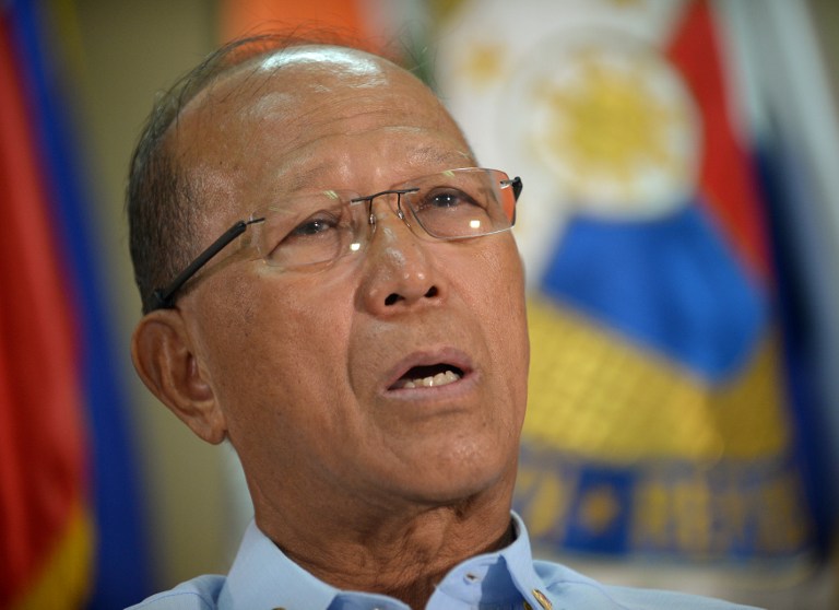 菲律賓國防部長羅倫沙納(Delfin Lorenzana)居家隔離。 (檔案照片/AFP)