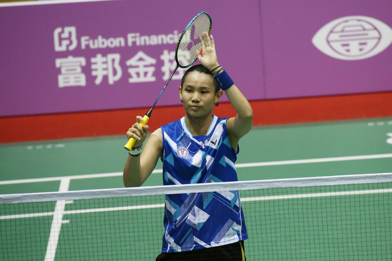 台北世大運羽球賽事28日在台北體育館舉行，台灣羽球球后戴資穎（圖）在8強賽中攻勢凌厲，以直落二的成績順利晉級4強。<br />(圖：中央社)