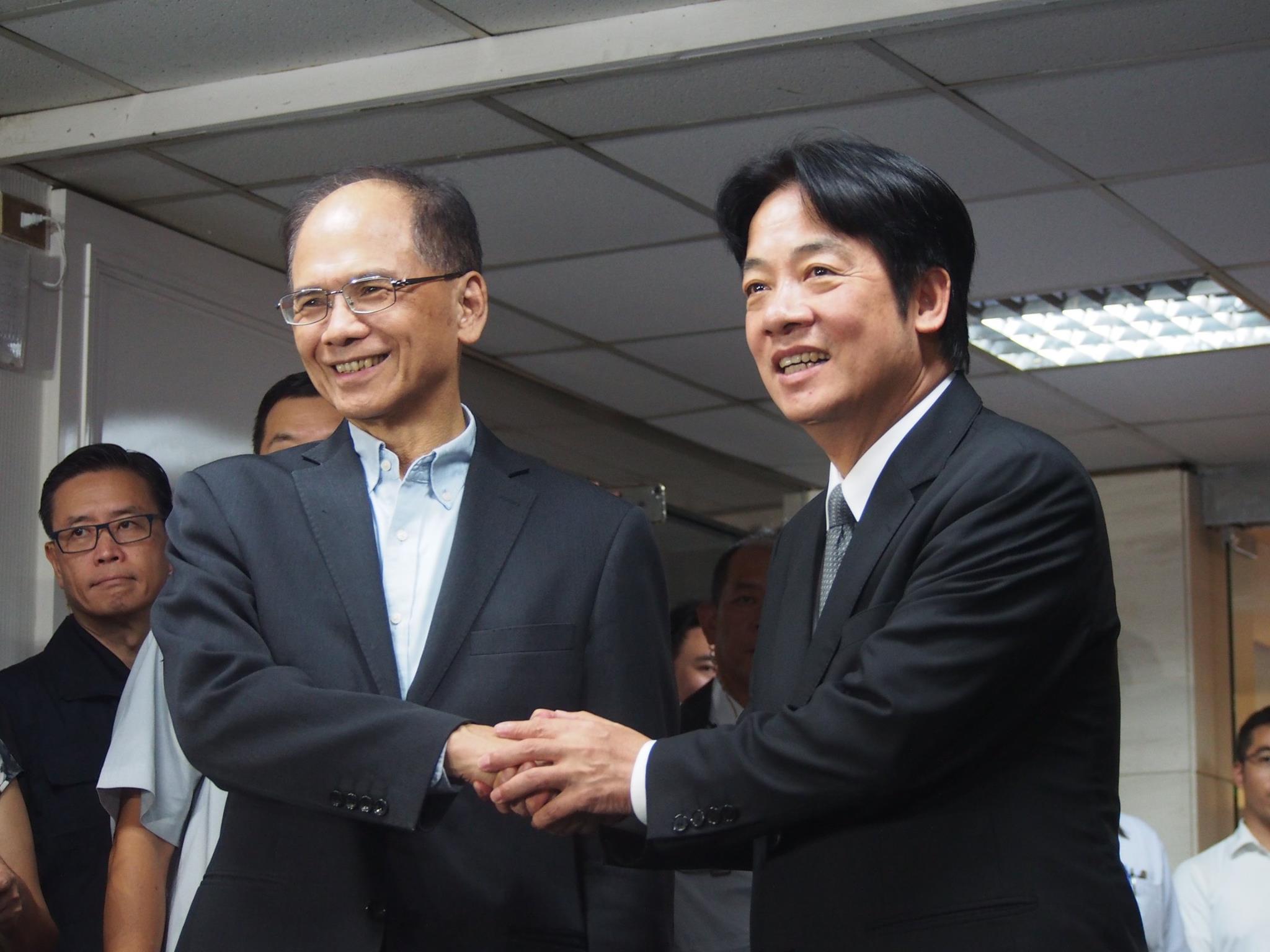 民進黨25日將宣布成立「護國保台助選團」，由副總統參選人賴清德(右)、行政院前院長游錫堃(左)等組成。(資料照 / 蕭照平 攝)
