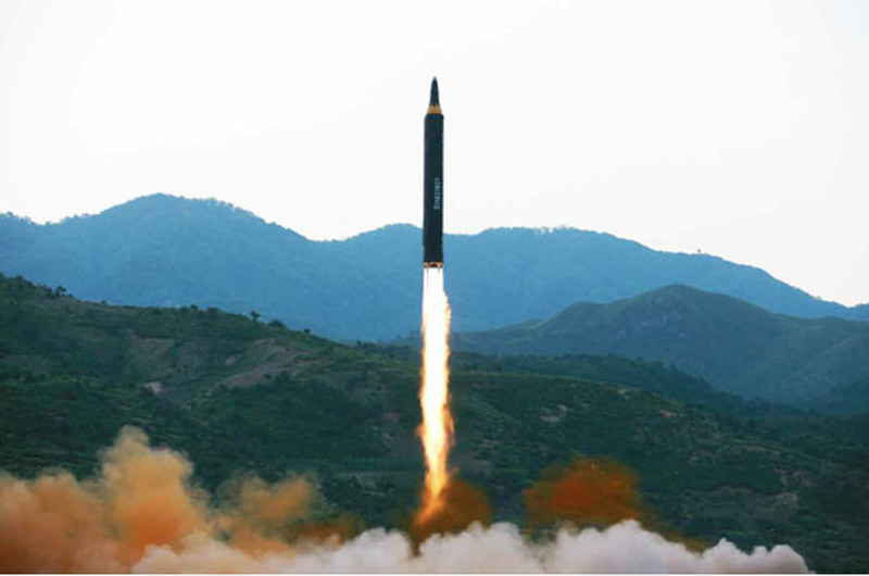 北韓「火星12型」(Hwasong-12)戰略彈道飛彈。(圖：中央社)