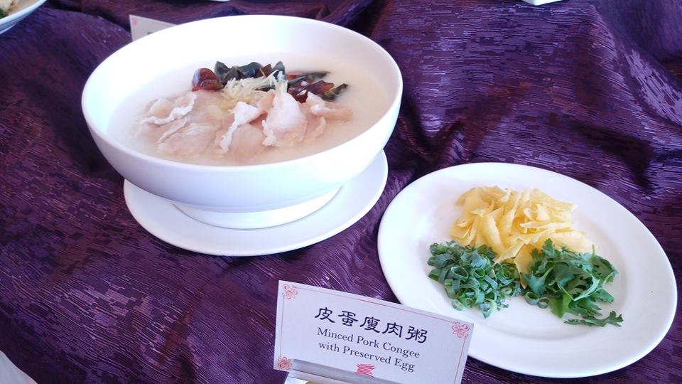 皮蛋瘦肉粥為香港粥店經典的粥之一 (吳琍君攝)